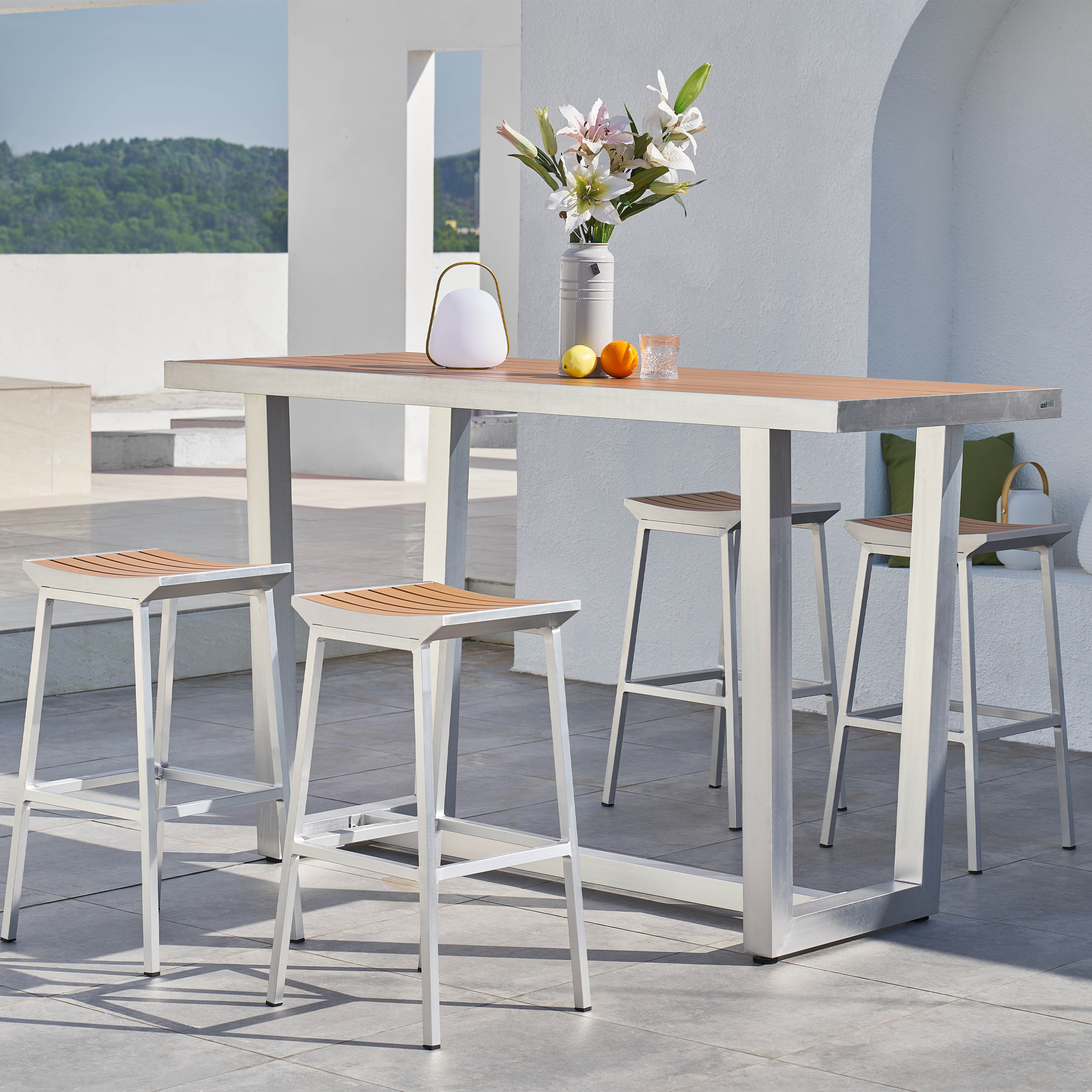 AXI James Mange debout table haute avec 4 tabourets Aluminium/Aspect Bois