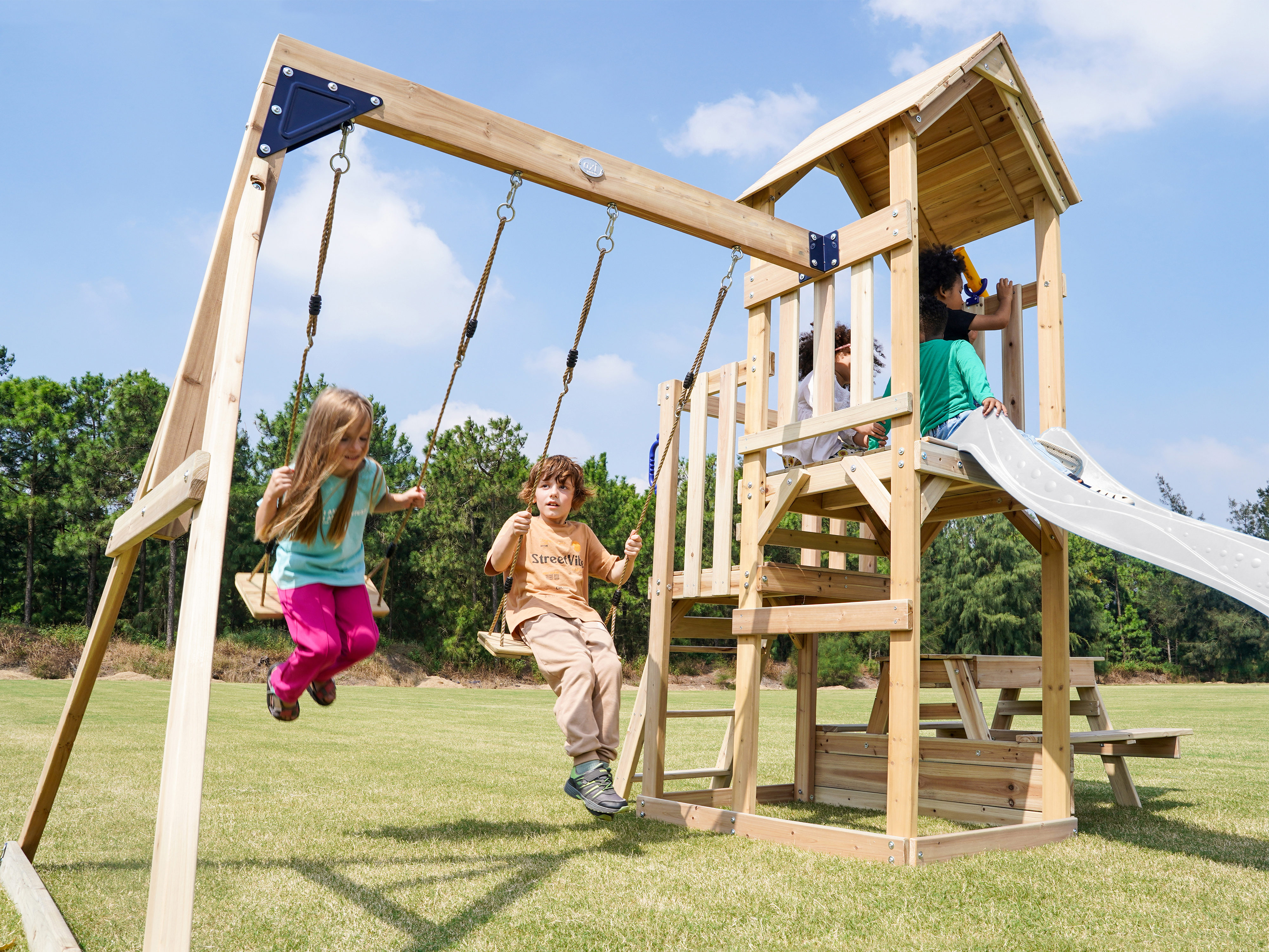 AXI Mette Aire de jeux avec balançoire double marron - blanc toboggan