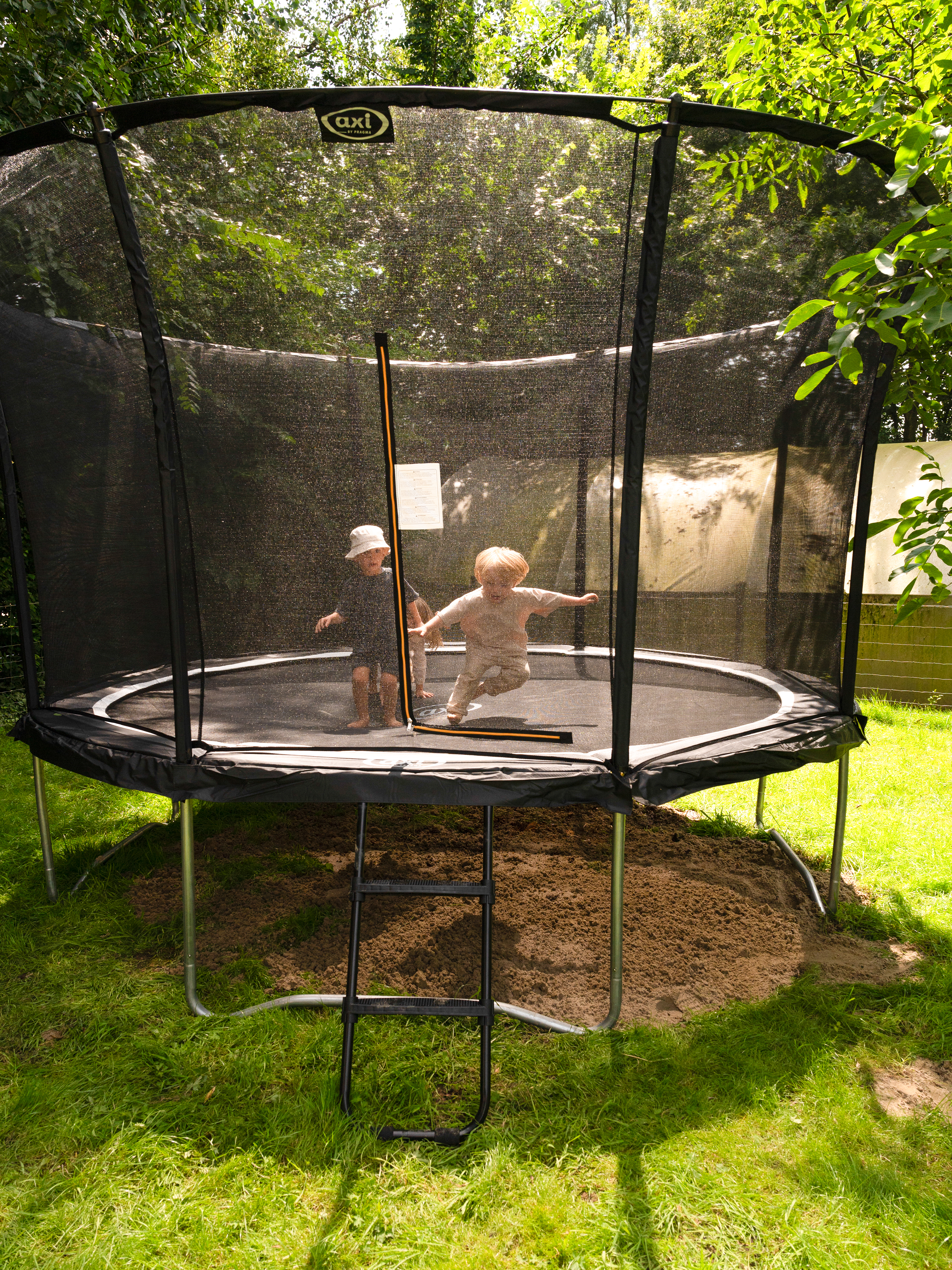 AXI Denver Trampoline 12ft met ladder - Onground - Zwart