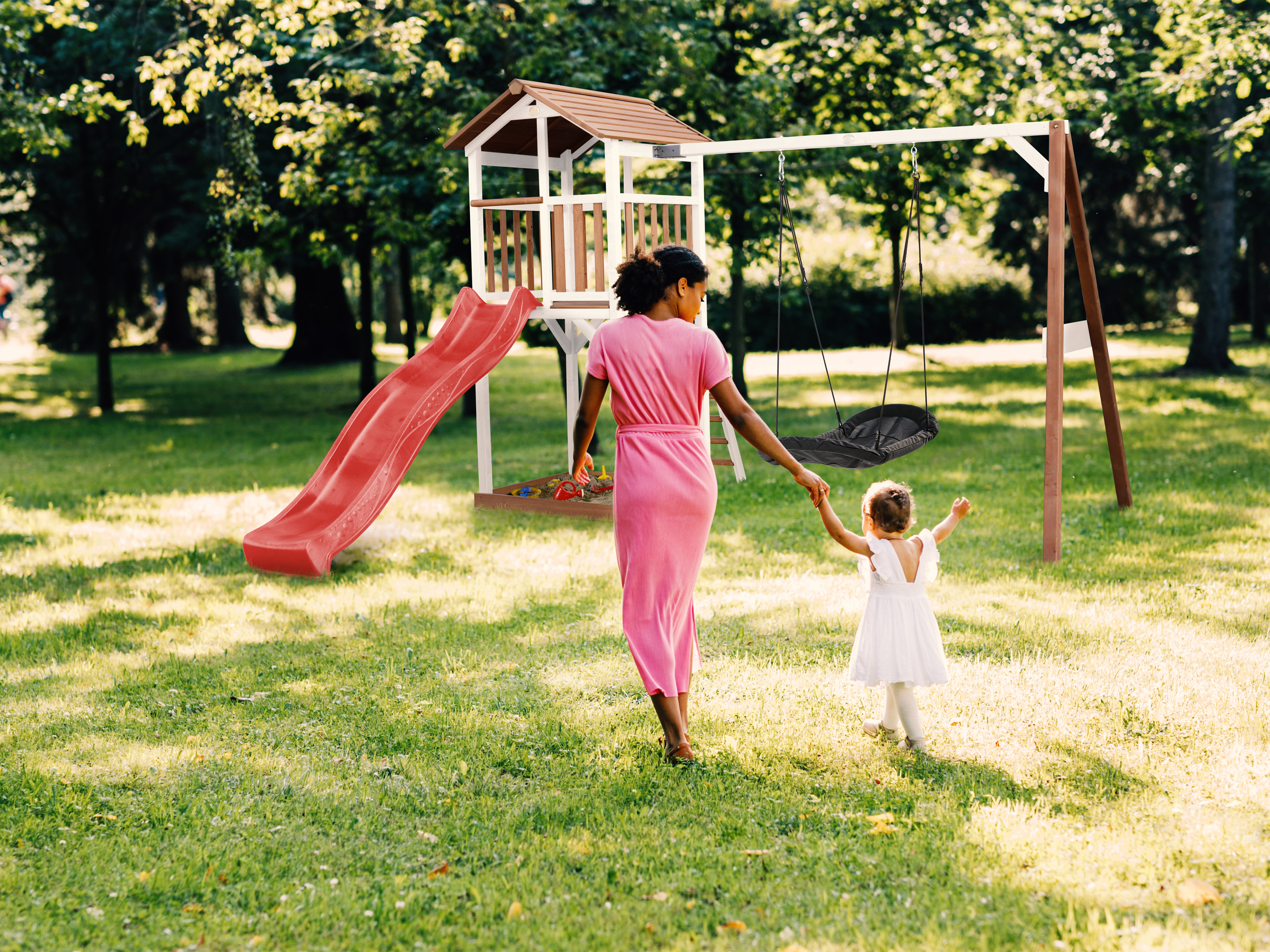 AXI Beach Tower with Roxy Nest Swing Set Brown/White - Red Slide